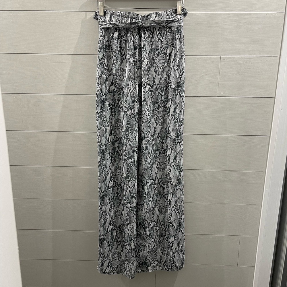 HYFVE | NWT Snakeskin Reptile Print Lightweight Pants Size Medium